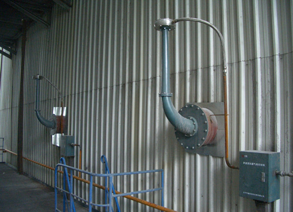 熱電廠的燃煤發(fā)電機組安裝聲波吹灰器(圖1) 膜片安裝現(xiàn)場 (2).jpg
